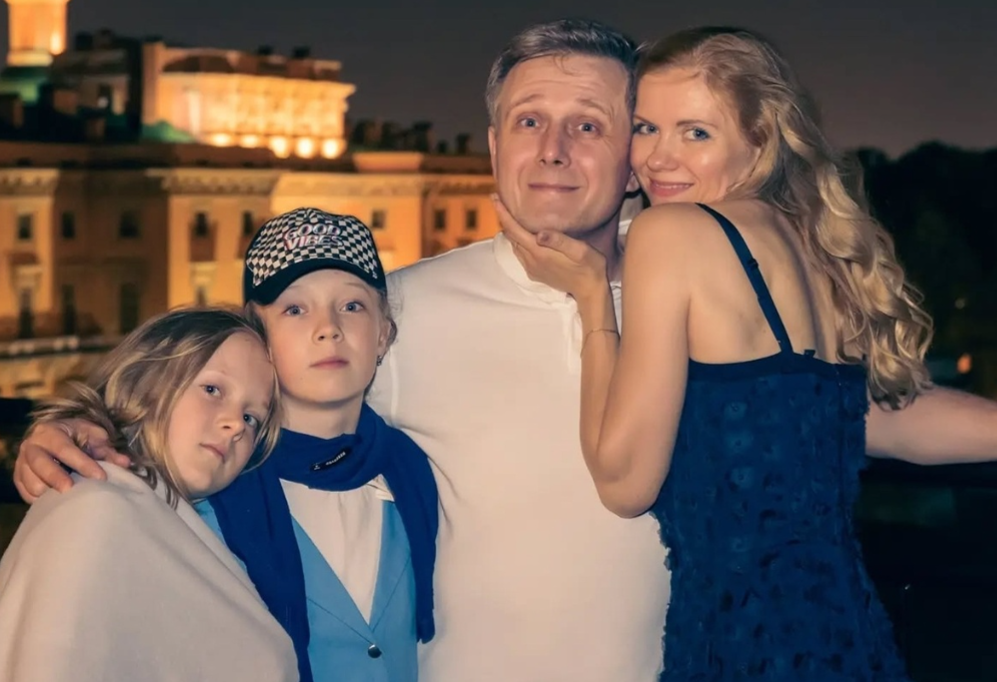 Александр с женой и детьми