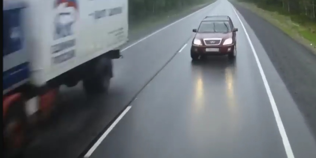 Лоб в лоб: что делать, если встречная машина не успела обогнать?