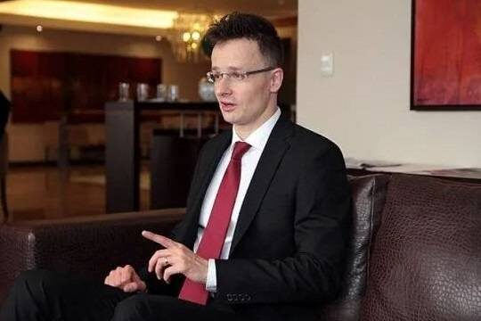    Сийярто назвал сумму, которую требует Украина у НАТО на содержание своей армии
