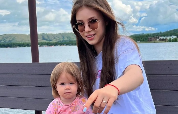 Мария Ильюхина с дочкой.