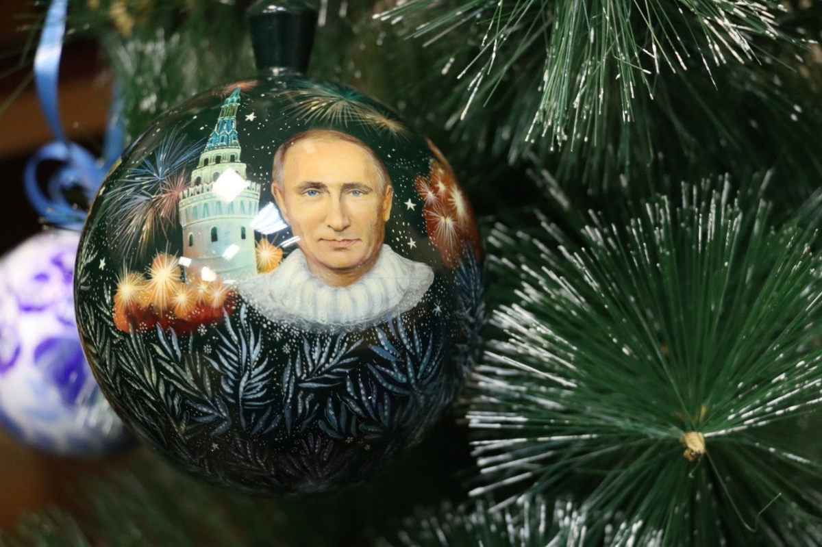 А кто-то выразит свою любовь к президенту таким образом