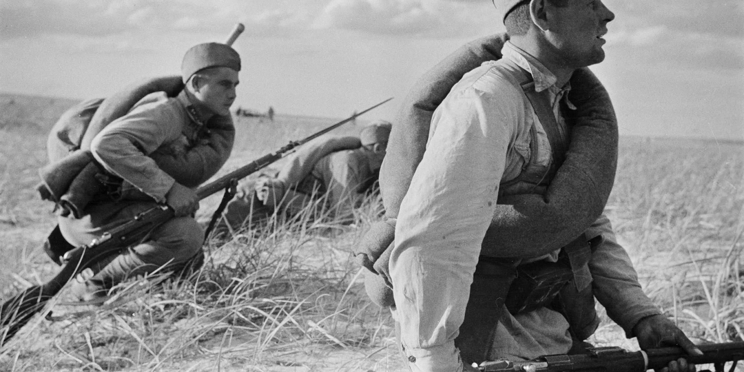 Лейтенант побледнел и опустил автомат: из окопа предателей-власовцев он услышал до боли знакомый голос