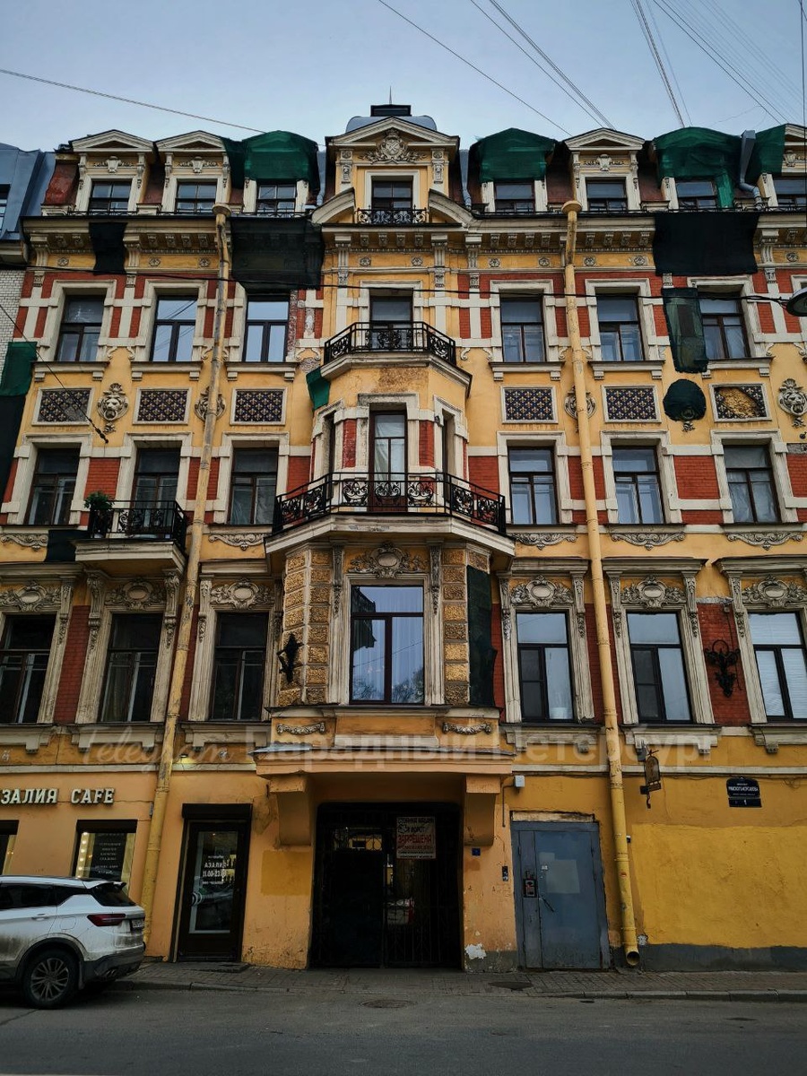 Фасад дома Кушелева богато декорирован. Фото: Парадная гостья