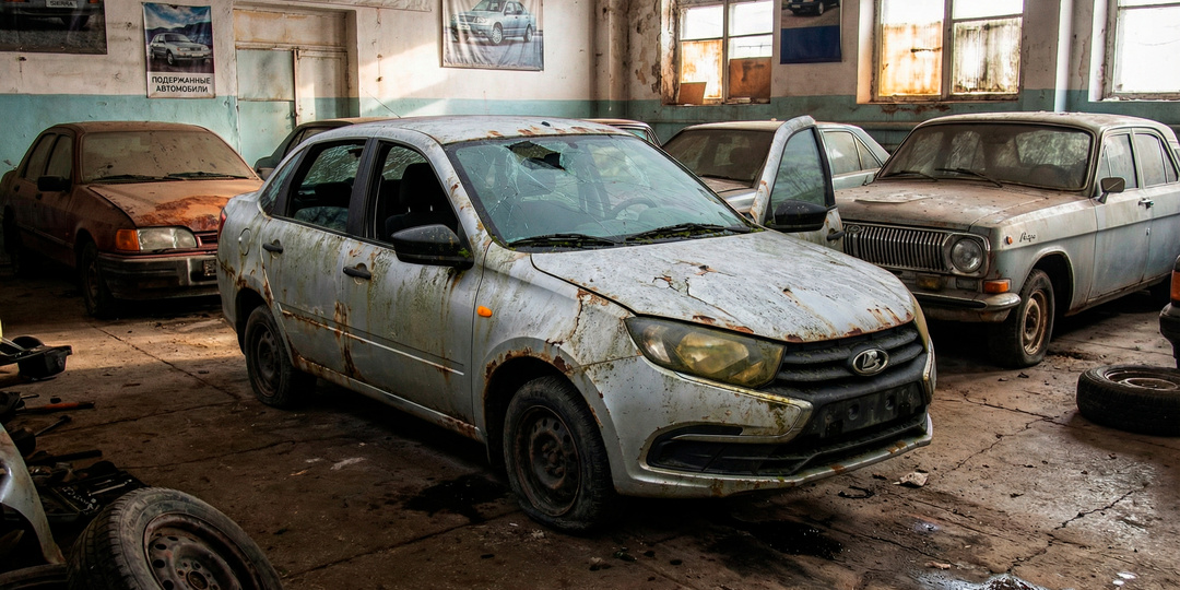 Новый утильсбор обвалил продажи авто на четверть, но не спас "Ладу"