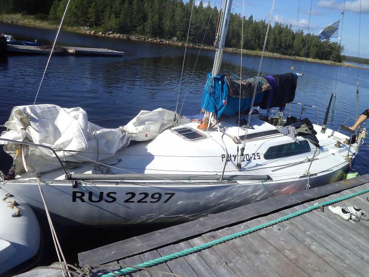 Первая парусная яхта, на борт которой я поднялся.