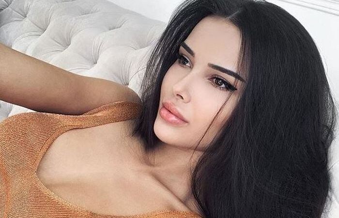 Изменила внешность.