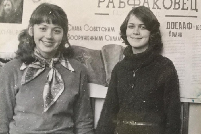 Алёна Яковлева (справа) в молодости