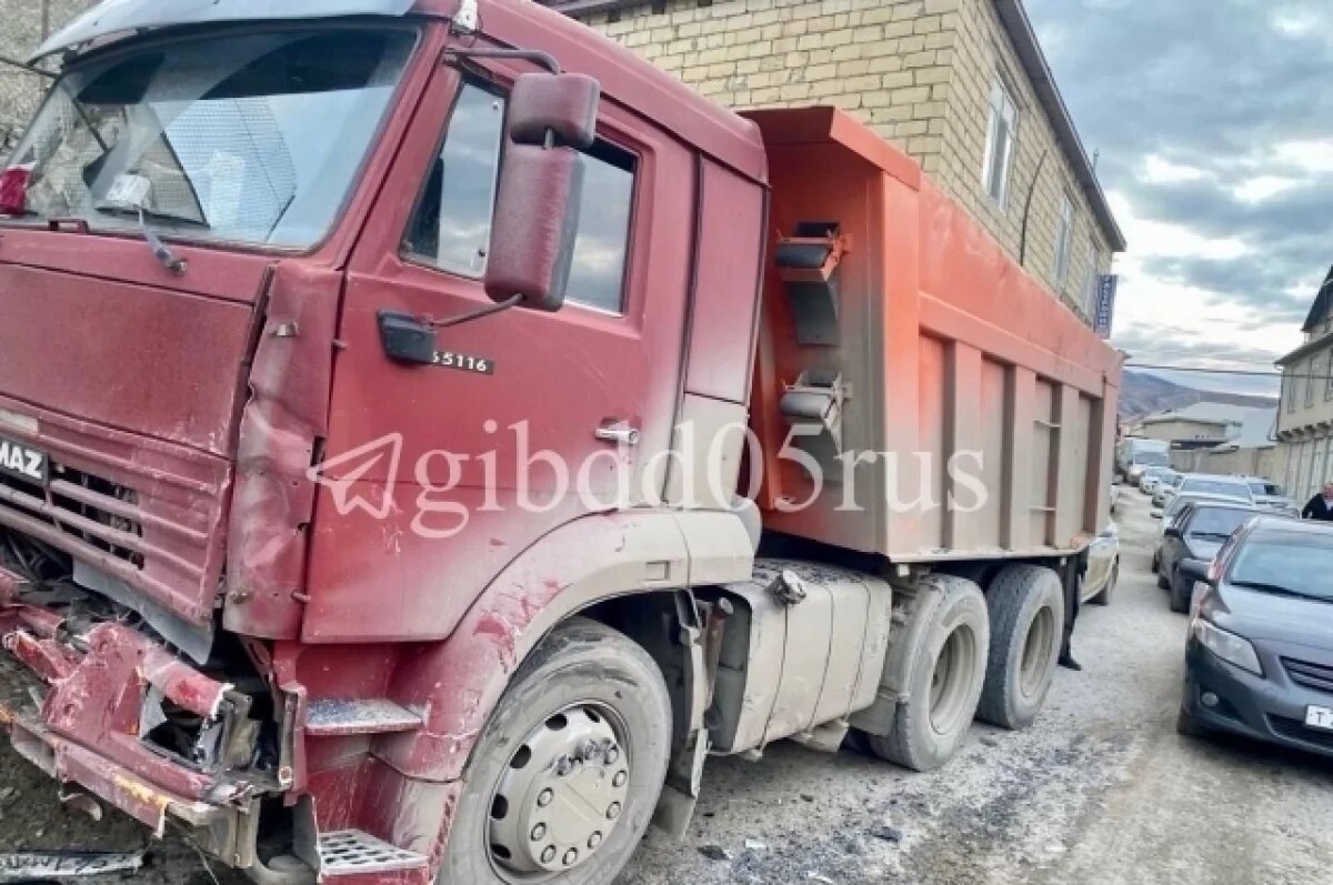    Пенсионер погиб и 3 человека пострадали в ДТП с КАМазом в Дагестане