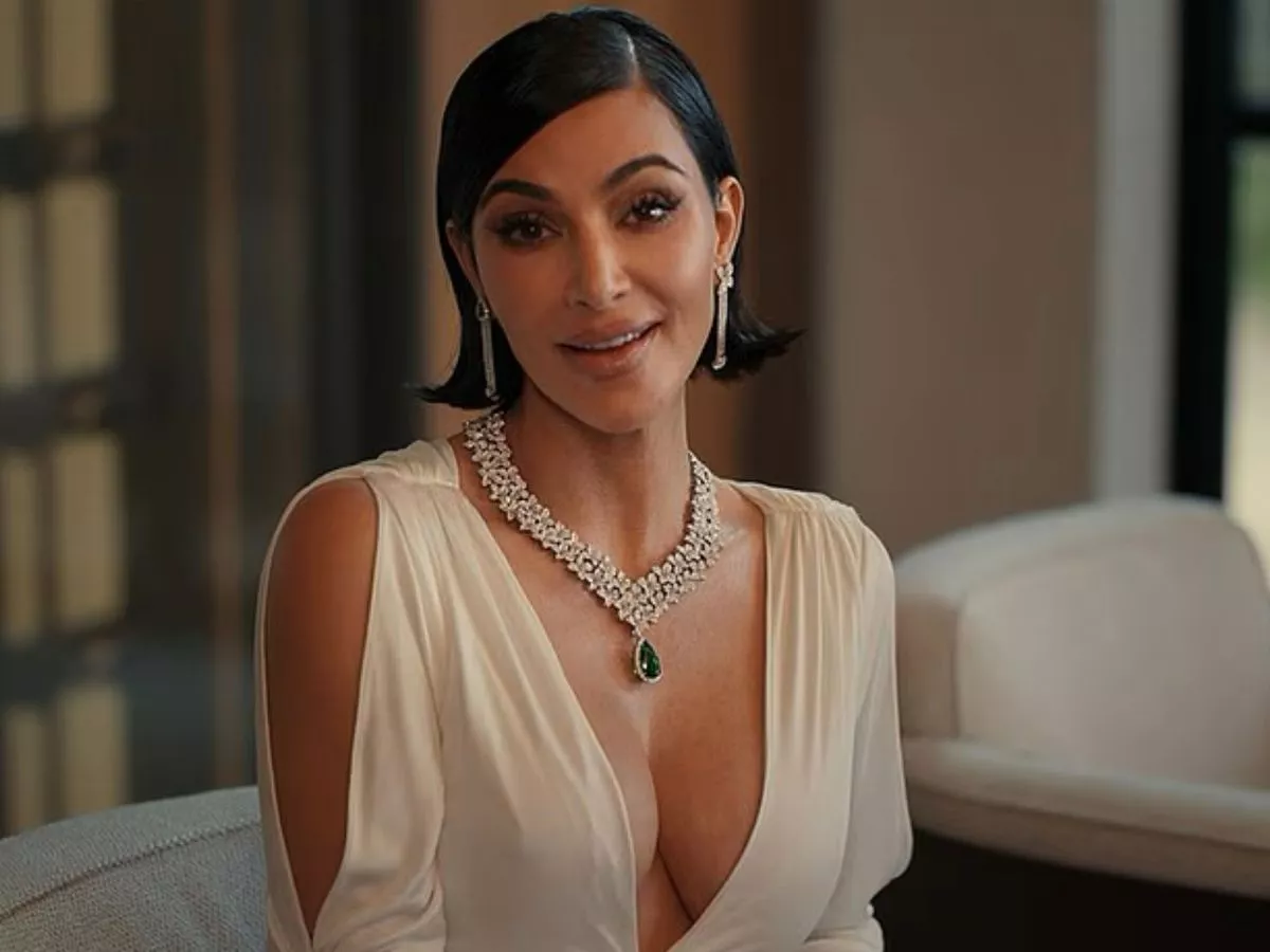 В иллюстрации к данной статье использованы фото из недавно вышедшего сериала «Всё честно», который по факту является ходячей рекламой Oземпика / препарата из GLP-1. Почему? Не спрашивайте. Хотя, впрочем, скоро расскажу вам и о нём