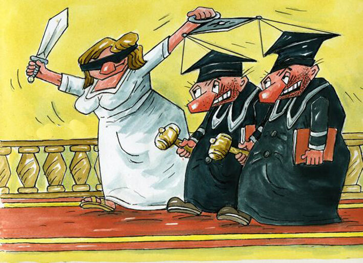 - Суди судья, да поглядывай сюда...