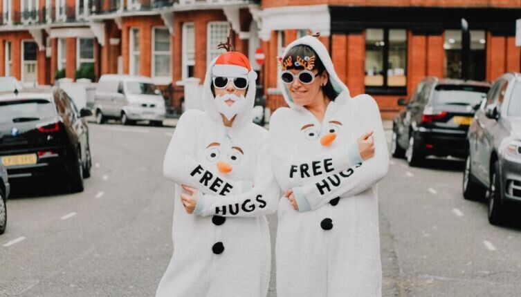    Free Hugs — «Бесплатные объятия», или Как подарить улыбку прохожему? Фото: по лицензии CC0 Pxhere.com