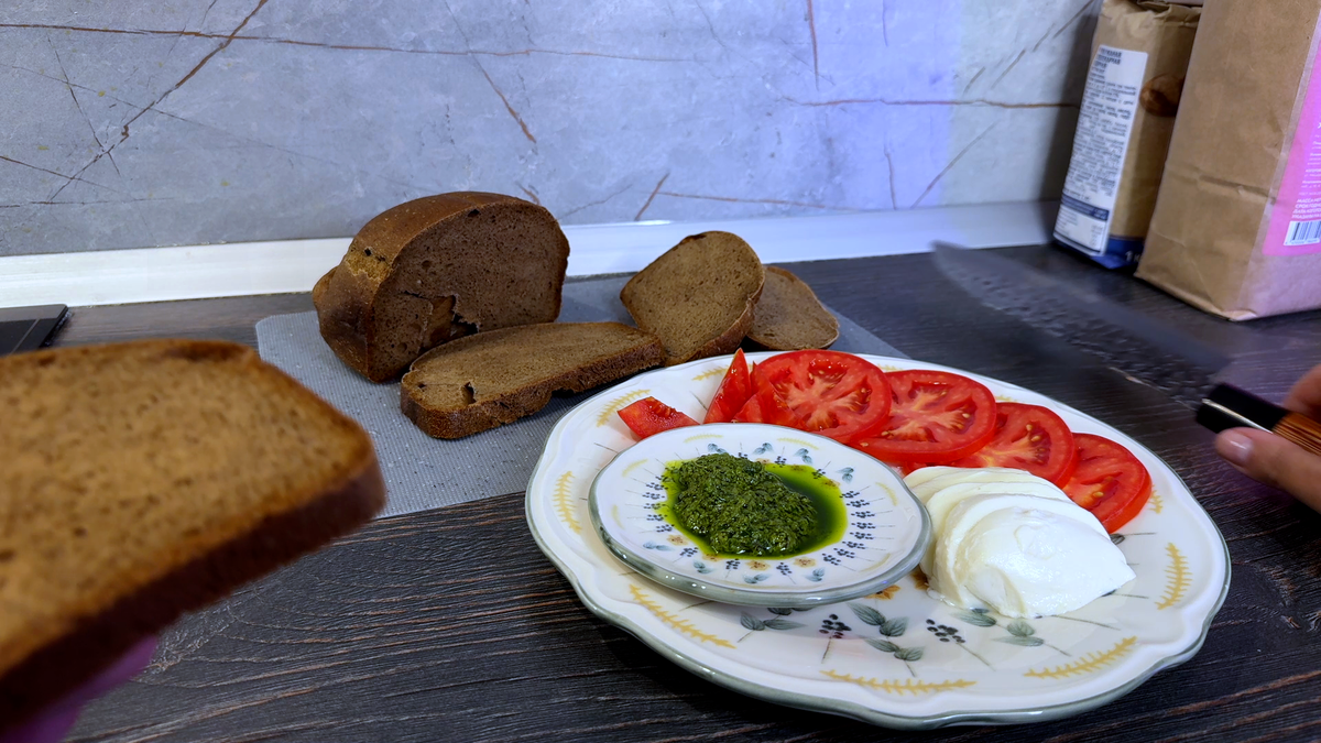 👆В галерее выше — фото пошагового рецепта Бородинского хлеба в хлебопечке