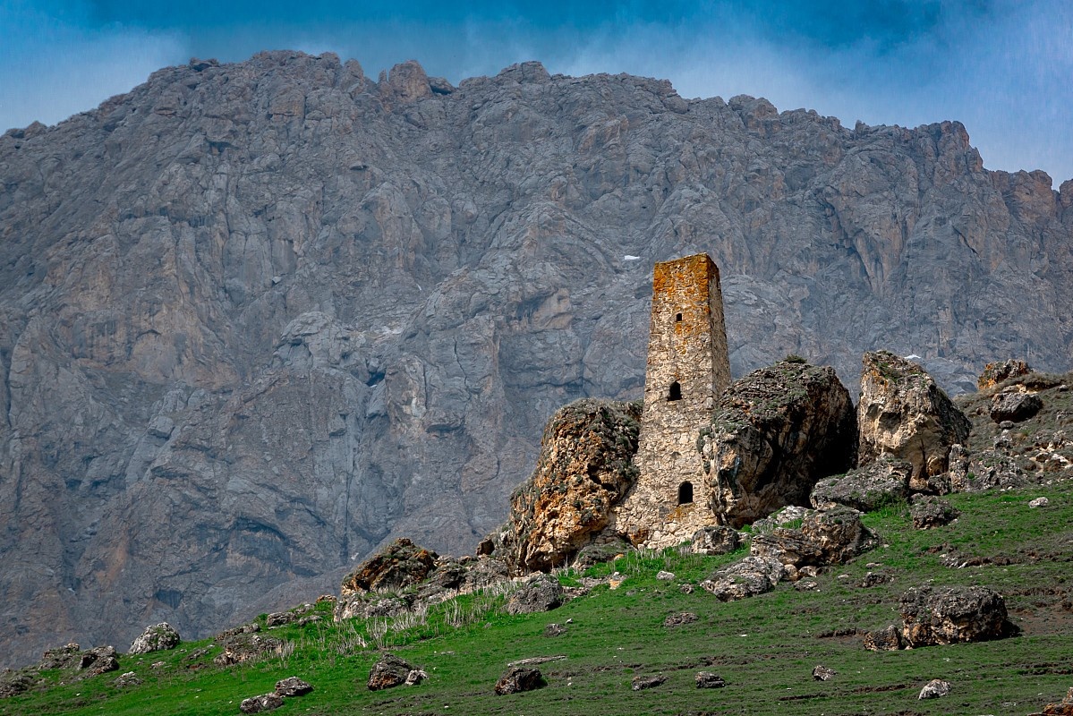 2. Башня в горах