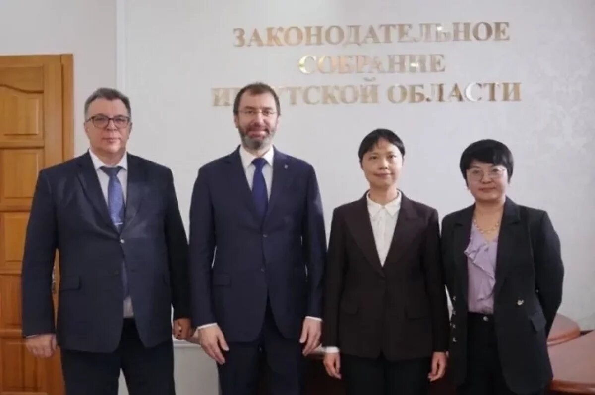    Александр Ведерников провел встречу с новым Генконсулом КНР в Иркутске