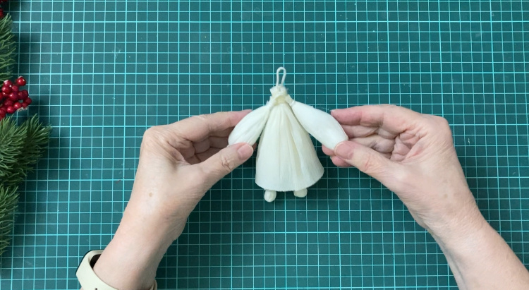 Заготовка игрушки после просушки. Фото: Елочные игрушки ЕленыКа   