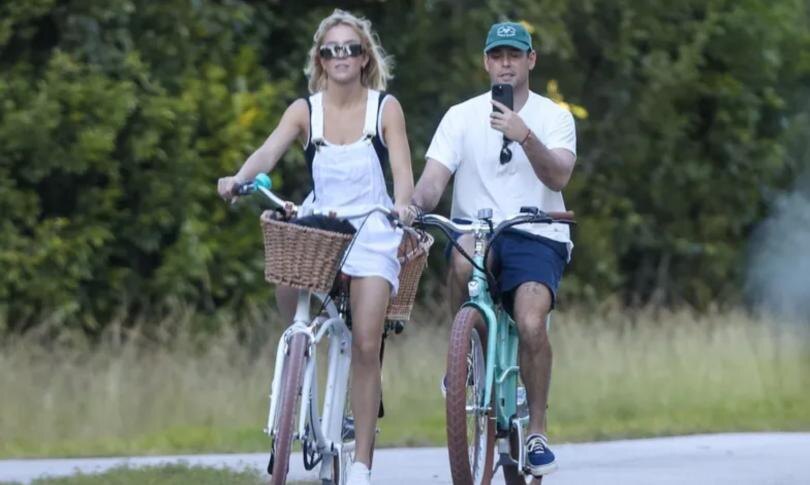    Источник: BACKGRID | Сидни Суини и Скутер Браун отдыхают во Флориде