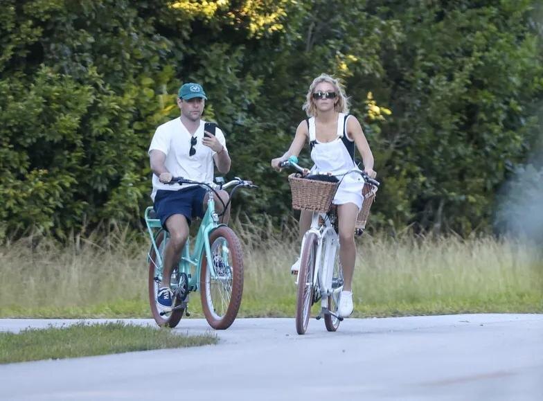    Источник: BACKGRID | Сидни Суини и Скутер Браун отдыхают во Флориде