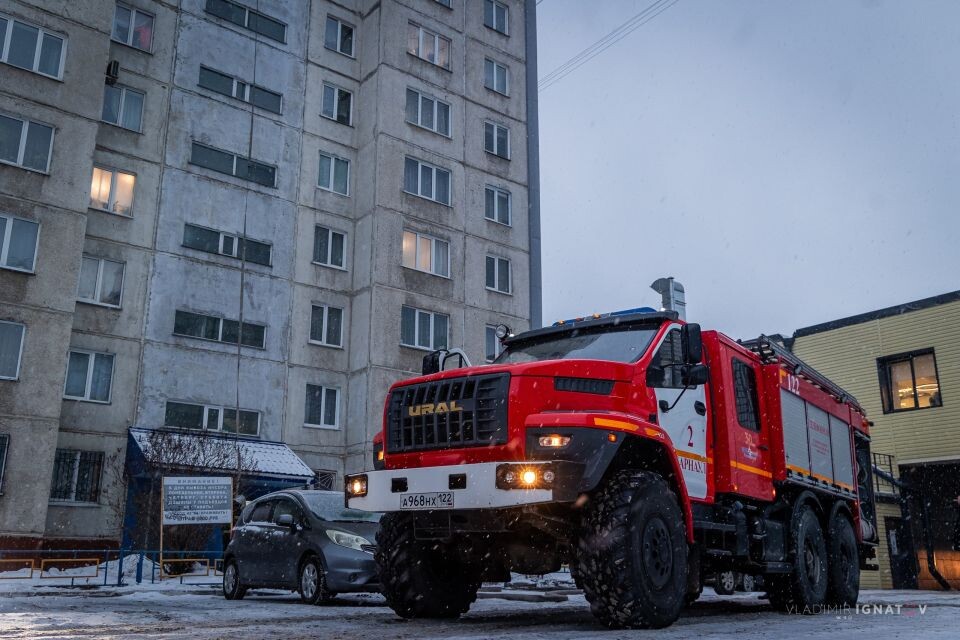    Пожар в доме на улице Попова. Источник: Владимир Игнатов / vk.com/pso_barnaul