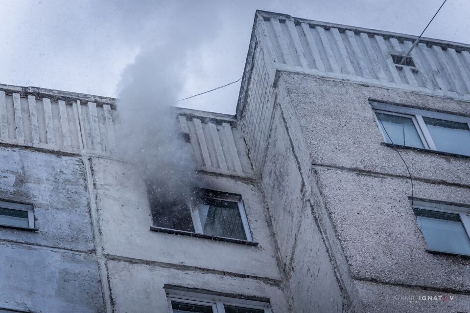    Пожар в доме на улице Попова. Источник: Владимир Игнатов / vk.com/pso_barnaul