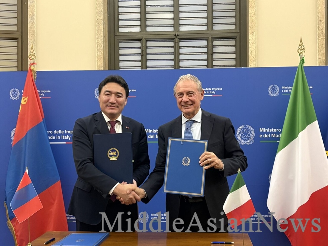 слева: Дамдинням Гонгор и Адольфо Урсо