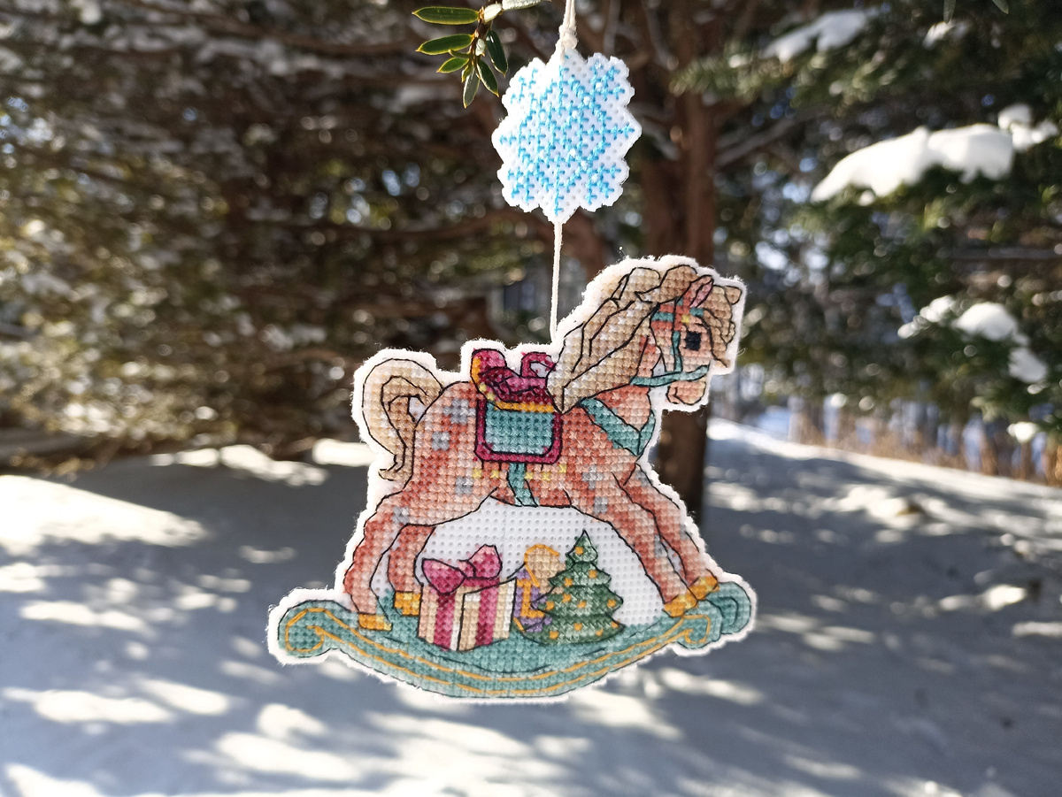 Вышитая лошадка