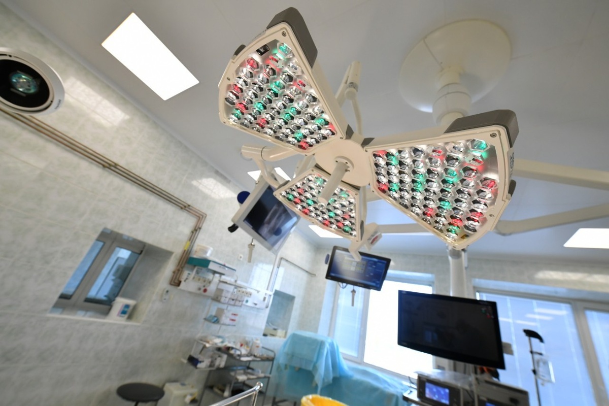    Современная операционная в ДРБ. Фото: "Республика" / Сергей Юдин