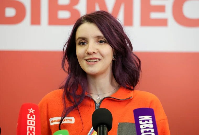 Плужникова помогала очищать побережье от мазута в Анапе. Фото: Белицкий Дмитрий / Агентство «Москва»