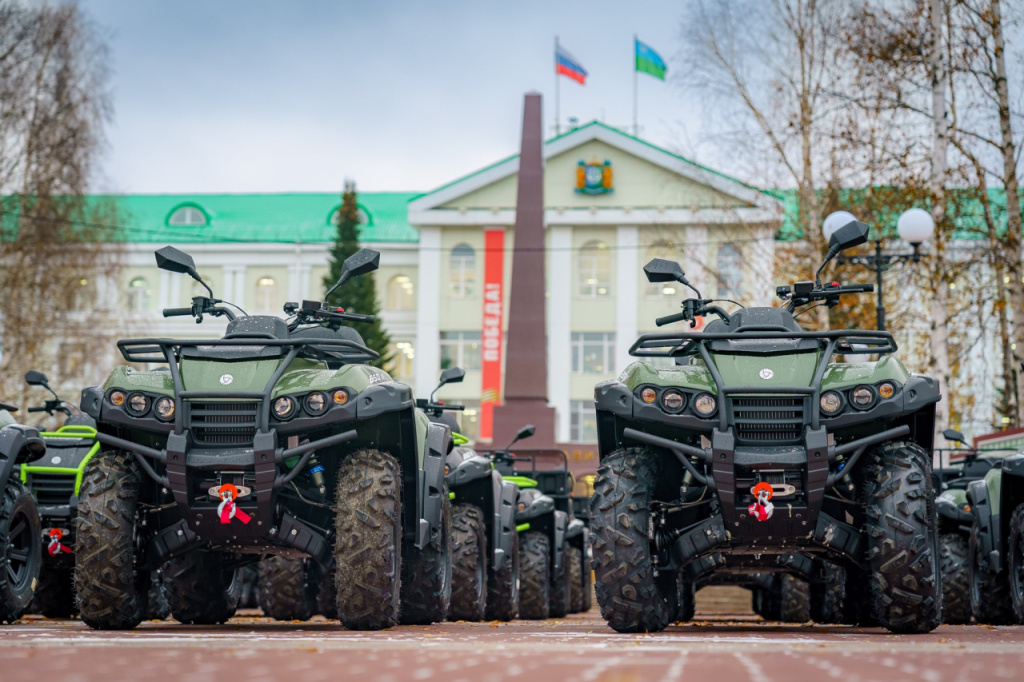    Югра в 2025 году направила в зону СВО 13,5 тысячи единиц техники и оборудования