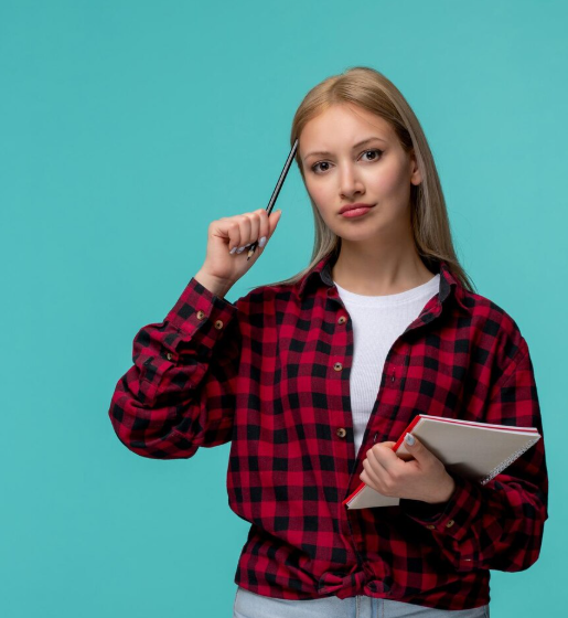 Источник изображения: freepik.com/free-photo/international-students-day-young-cute-girl-red-checked-shirt-thinking-with-pencil-notebook_24920792.htm