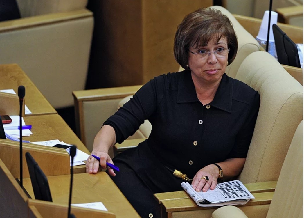 Депутат на рабочем месте. Фото Яндекс.Картинки. 