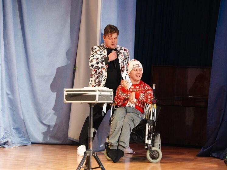    Как хабаровские артисты дарят чудо тем, кто ждет его больше всех. Фото: Евгений Пьянков