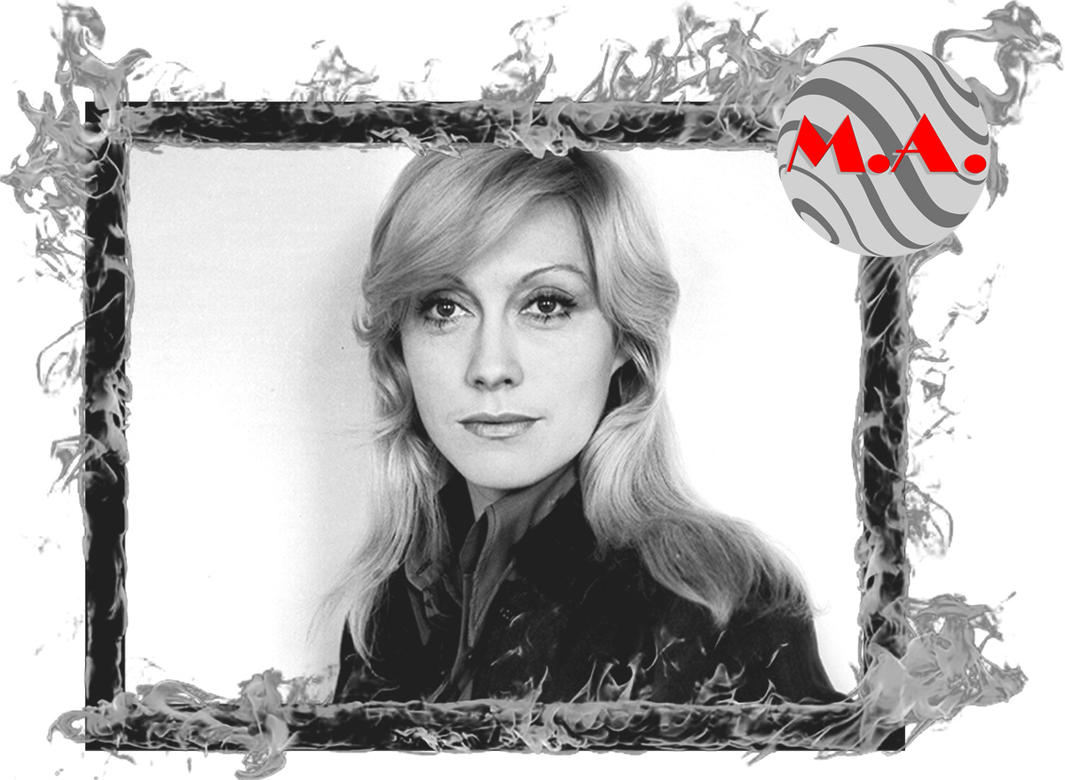 Родилась 24 июля 1942 года в Барнауле (Алтайский край). С середины 1940-х годов вместе с родителями проживала в Москве.