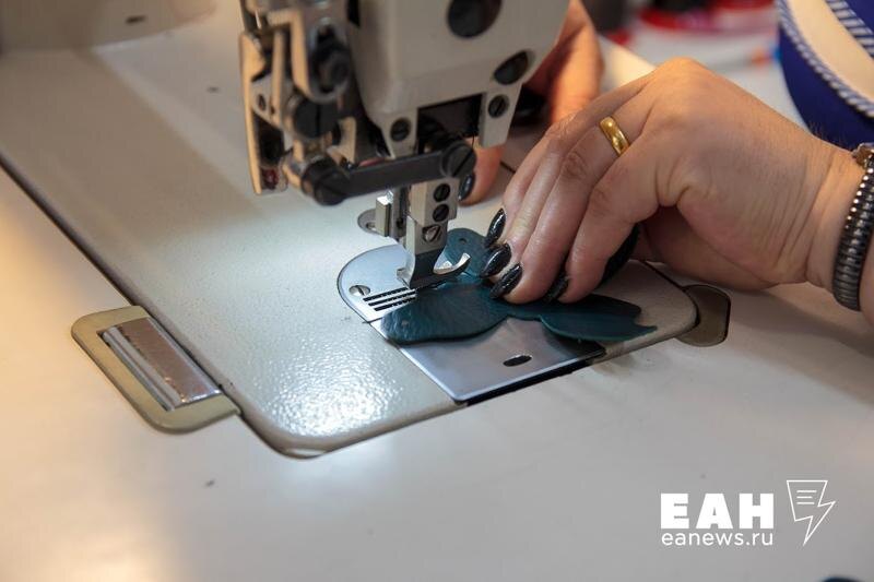    Швея за машинкой