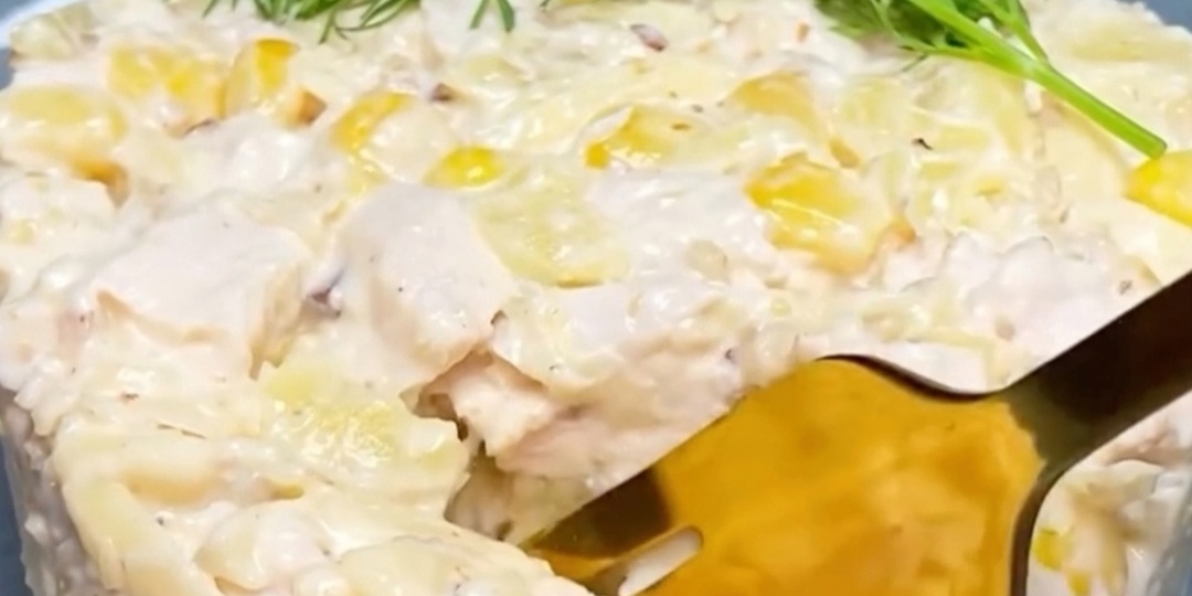 САЛАТ С КУРИЦЕЙ И АНАНАСАМИ