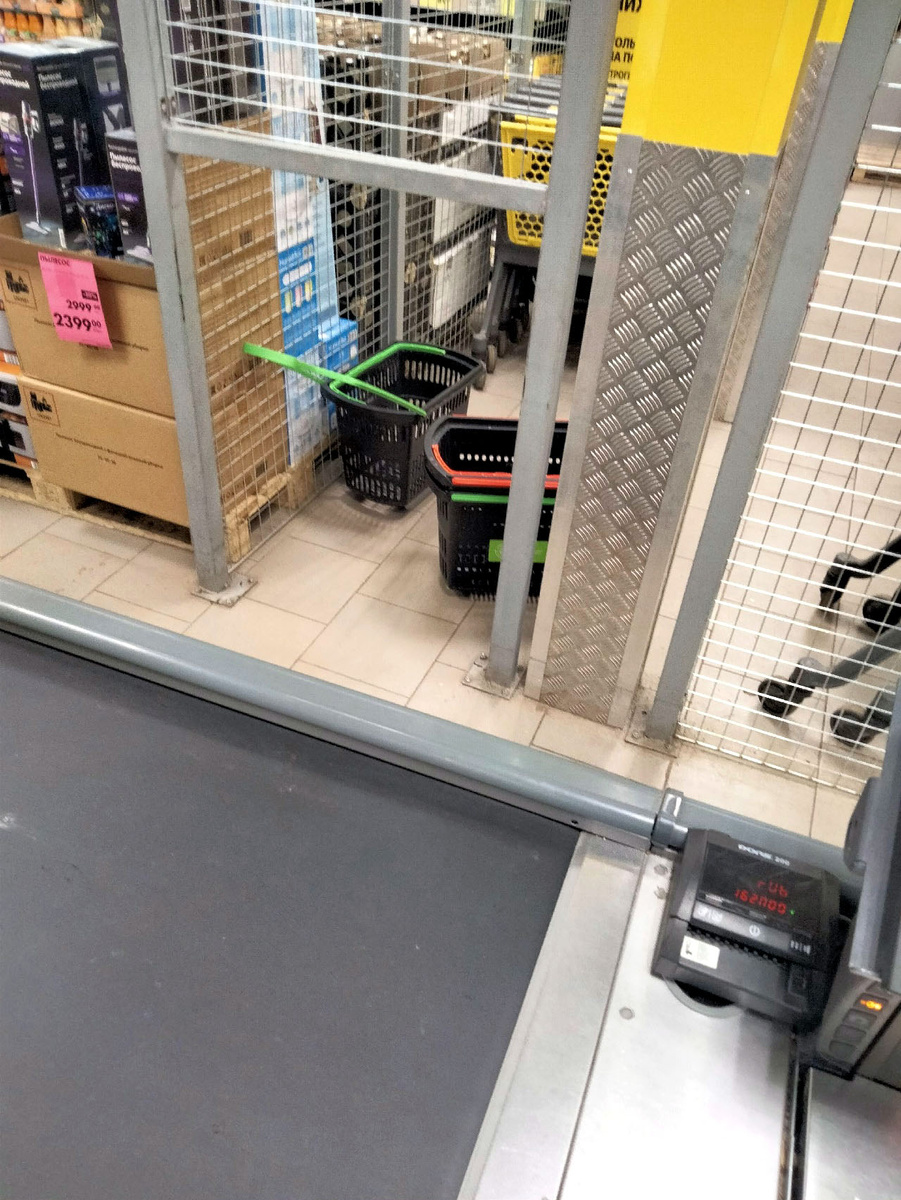 Успел снять на смартфон, пока не подошли покупатели