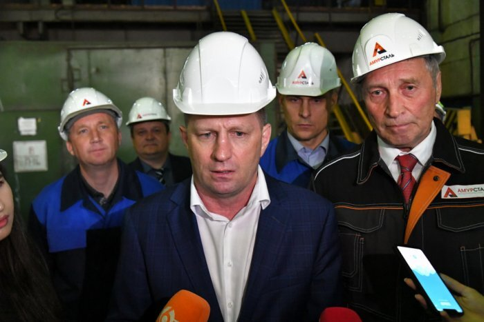 Сергей Фургал на заводе "Амурсталь", май 2019 года / фото: пресс-служба правительства Хабаровского края 