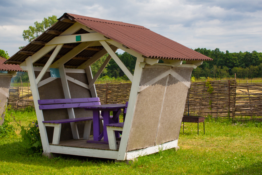 Летняя беседка на столбчатом фундаменте