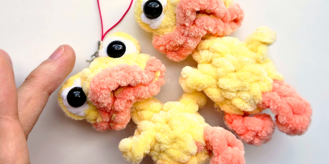 Идея для брелока из остатков пряжи + МК