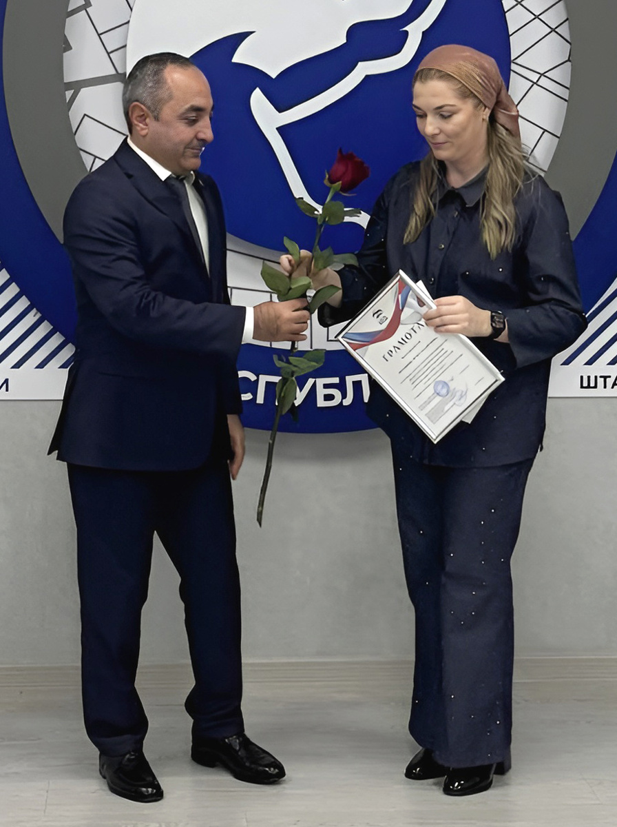 В числе награждённых мам спортсменов - Зухра Боташева. Фото автора.