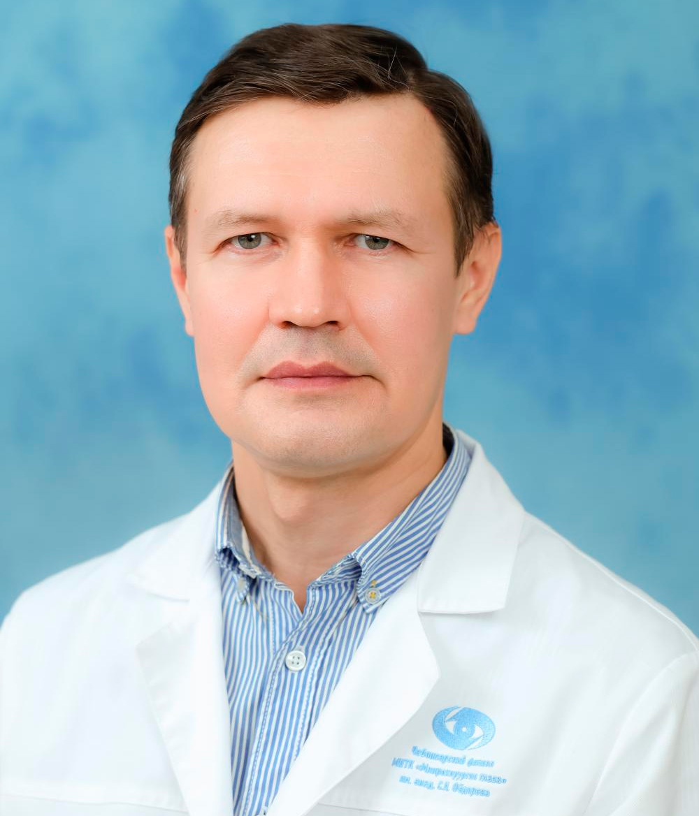 Евгений Николаевич Батьков, кандидат медицинских наук, Заслуженный работник здравоохранения Российской Федерации, врач-офтальмолог высшей квалификационной категории, научный сотрудник научно-образовательного отдела Чебоксарского филиала ФГАУ «НМИЦ «МНТК «Микрохирургия глаза» им. акад. С.Н. Фёдорова» Минздрава России