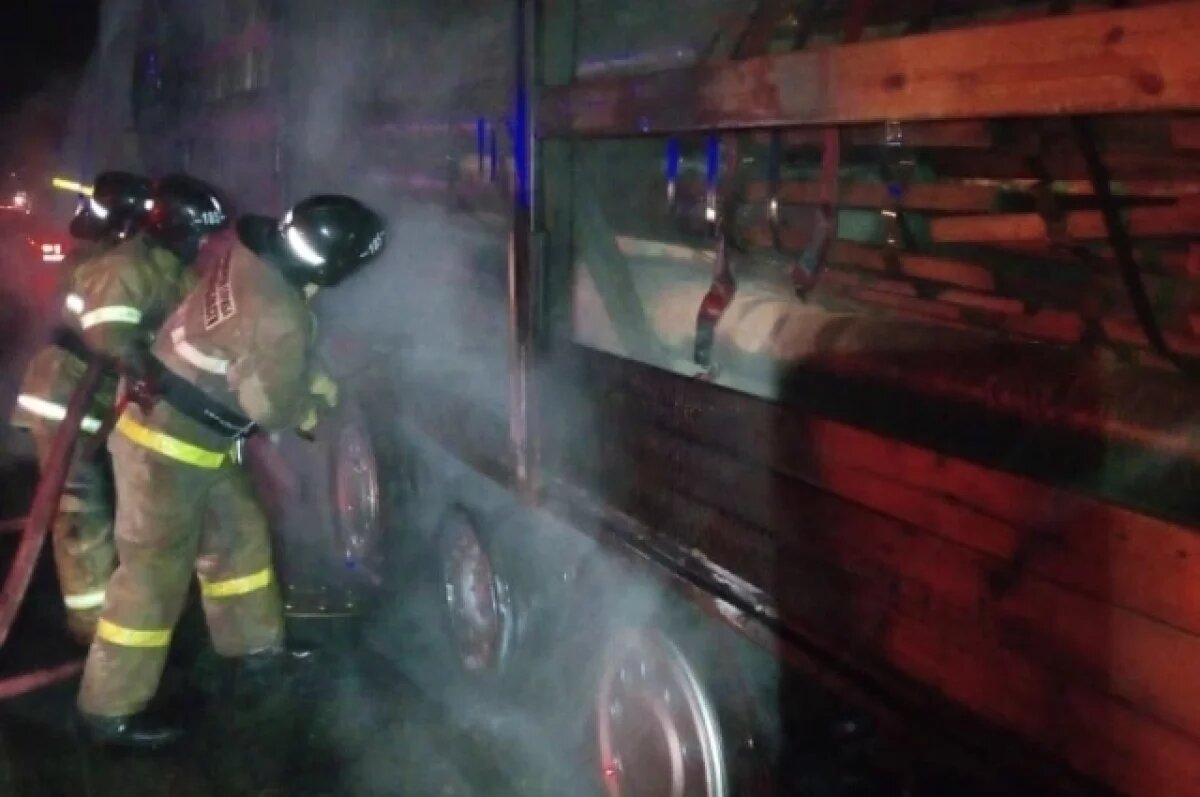    В Самарской области фура вспыхнула на ходу