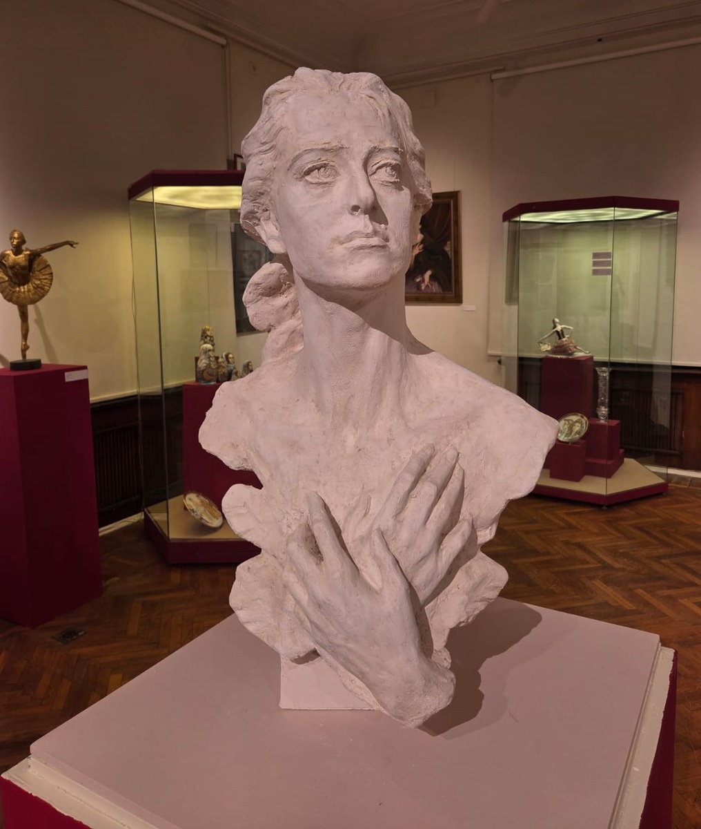 Б.Л.Соломонашвили. Майя Плисецкая. 2025 гипс