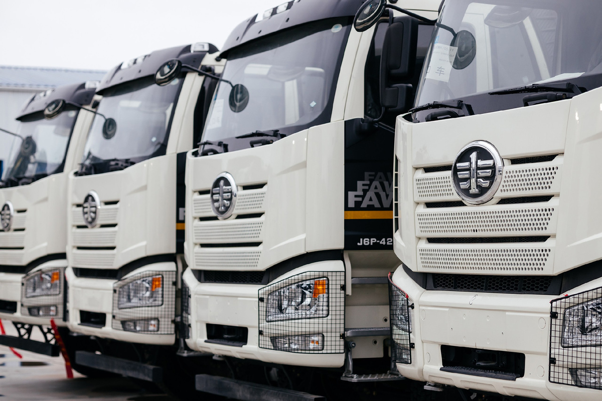 Каждый желающий мог ознакомиться с техникой FAW TRUCKS и убедиться в том, что выбрали надежного партнера с многолетней историей!