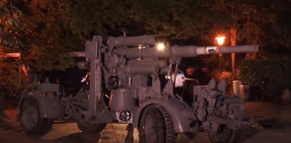 Зенитное орудие из подвала дома