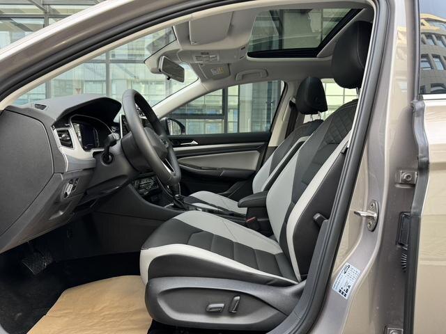 Качественное исполнение, электропривод сиденья водителя, подогревы переднего ряда