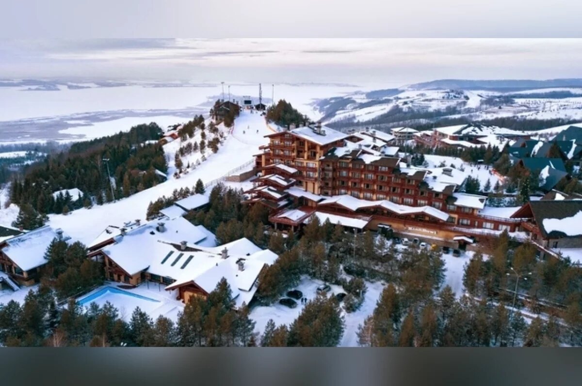    В разгар межсезонья, когда персонал готовился к открытию горнолыжных трасс, на территорию элитного комплекса «Свияжские холмы» нагрянули судебные приставы.