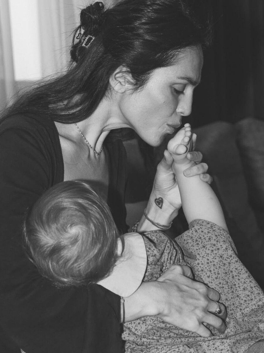    Сати Казанова с дочерью и семьей. Источник: @satikazanova*