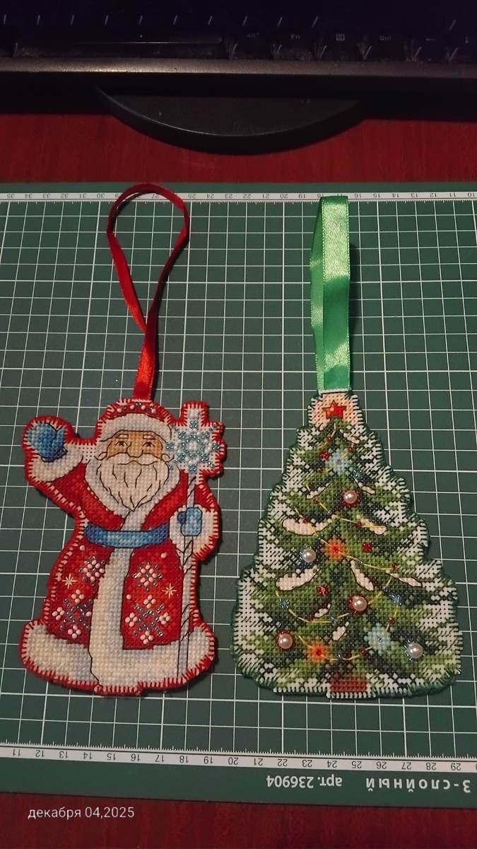 Дед Мороз и ёлка.