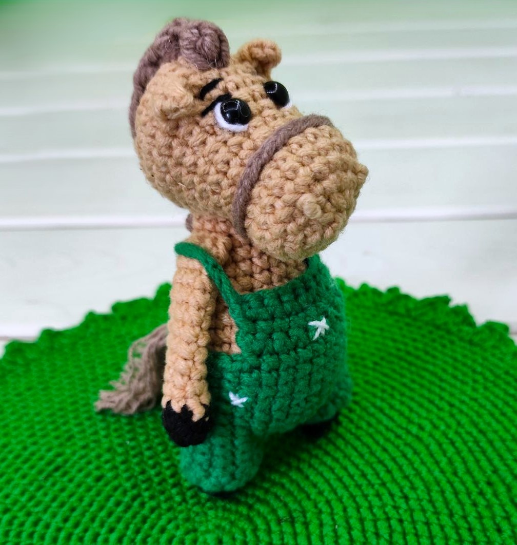 Связан из пряжи Ярнарт Джинс