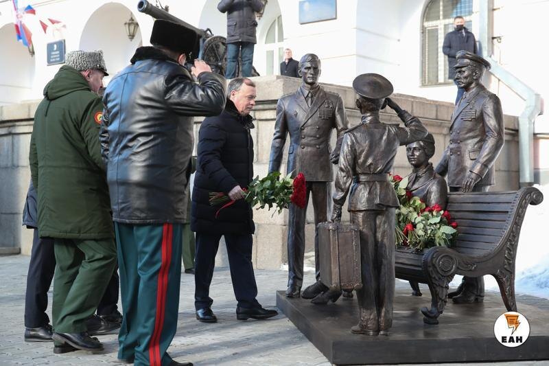    ЕАН. Памятник «Есть такая профессия» в Екатеринбурге
